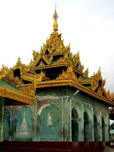 Love those green tiles!